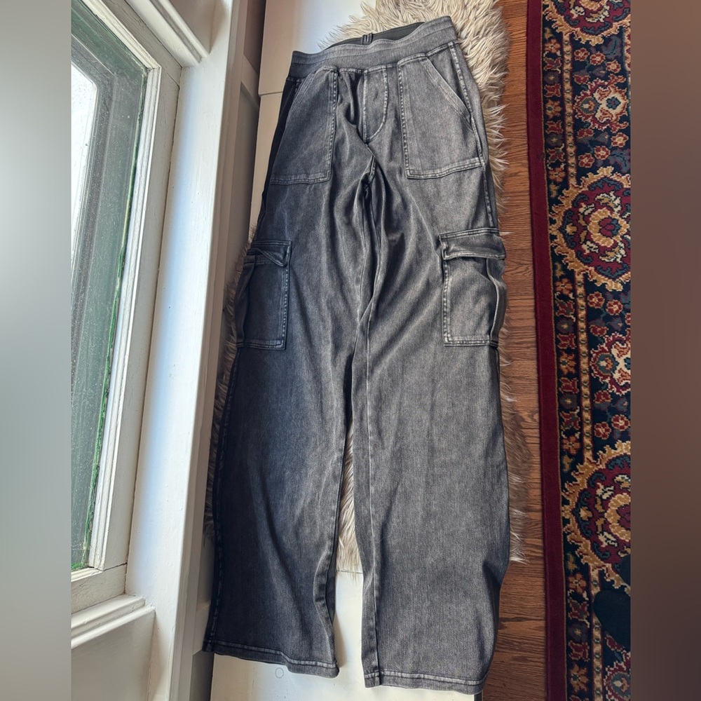 HALARA Black Cargo Pants - Picture 2 of 15